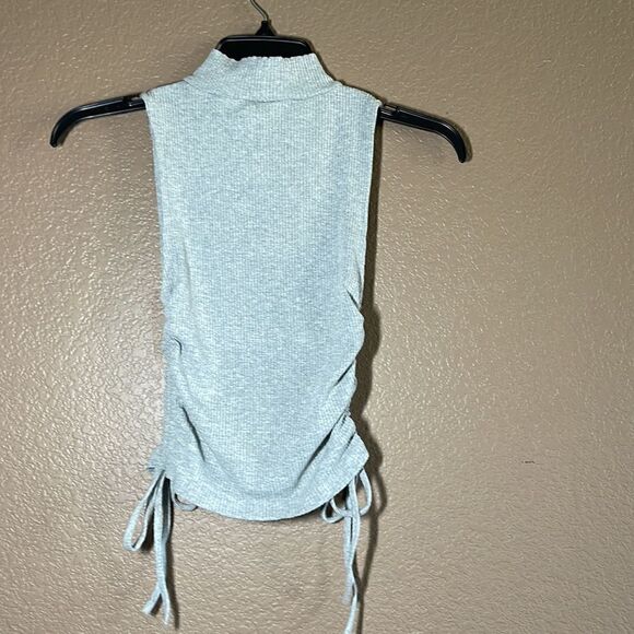 Forever 21 gray turtle neck adjustable crop top - Picture 4 of 5